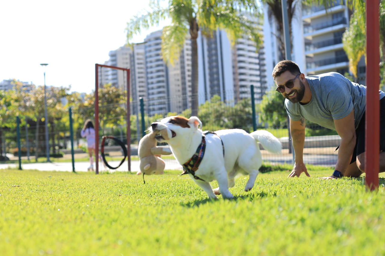 5 benefícios de morar em um bairro planejado Pet Friendly