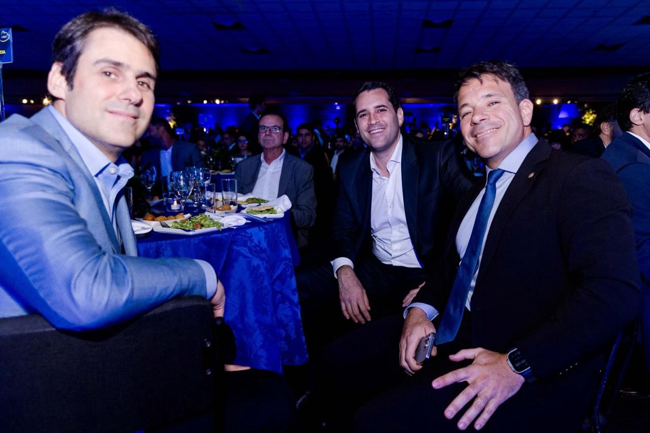 Carvalho Hosken prestigia o “Oscar” do mercado imobiliário e celebra conquistas de parceiros no Prêmio Ademi-RJ 2025