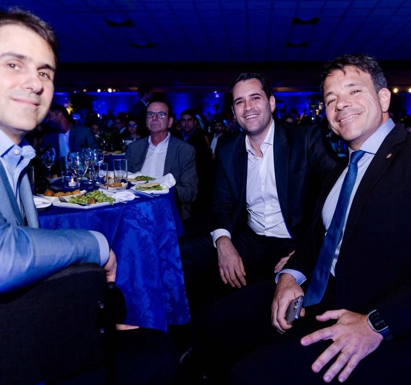 Carvalho Hosken prestigia o “Oscar” do mercado imobiliário e celebra conquistas de parceiros no Prêmio Ademi-RJ 2025