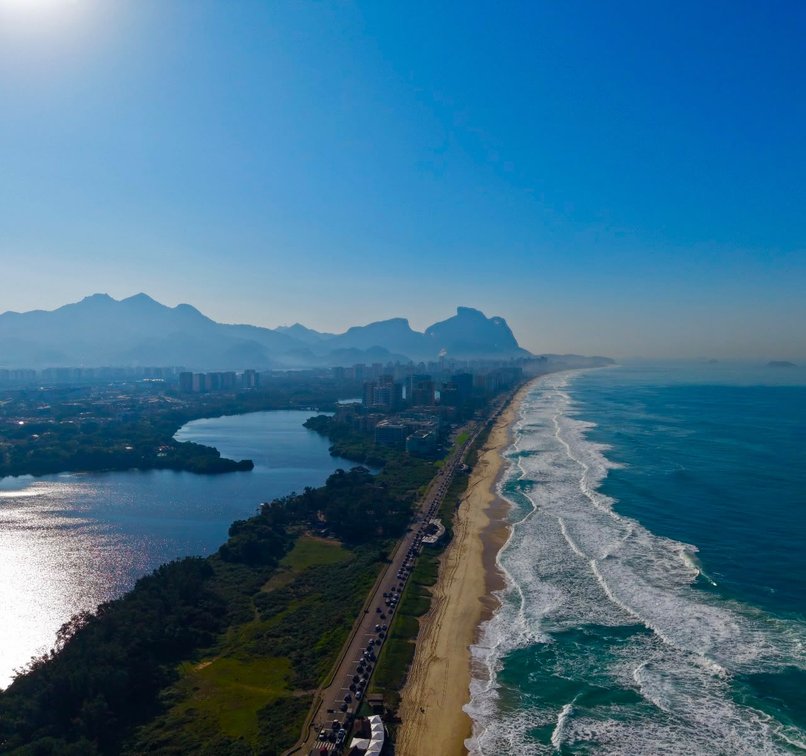 Barra da Tijuca lidera abertura de negócios e número de moradores em apartamentos no Rio