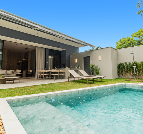 Uma casa imersa na natureza: Insigna, empreendimento da Carvalho Hosken e Azo Inc na Península